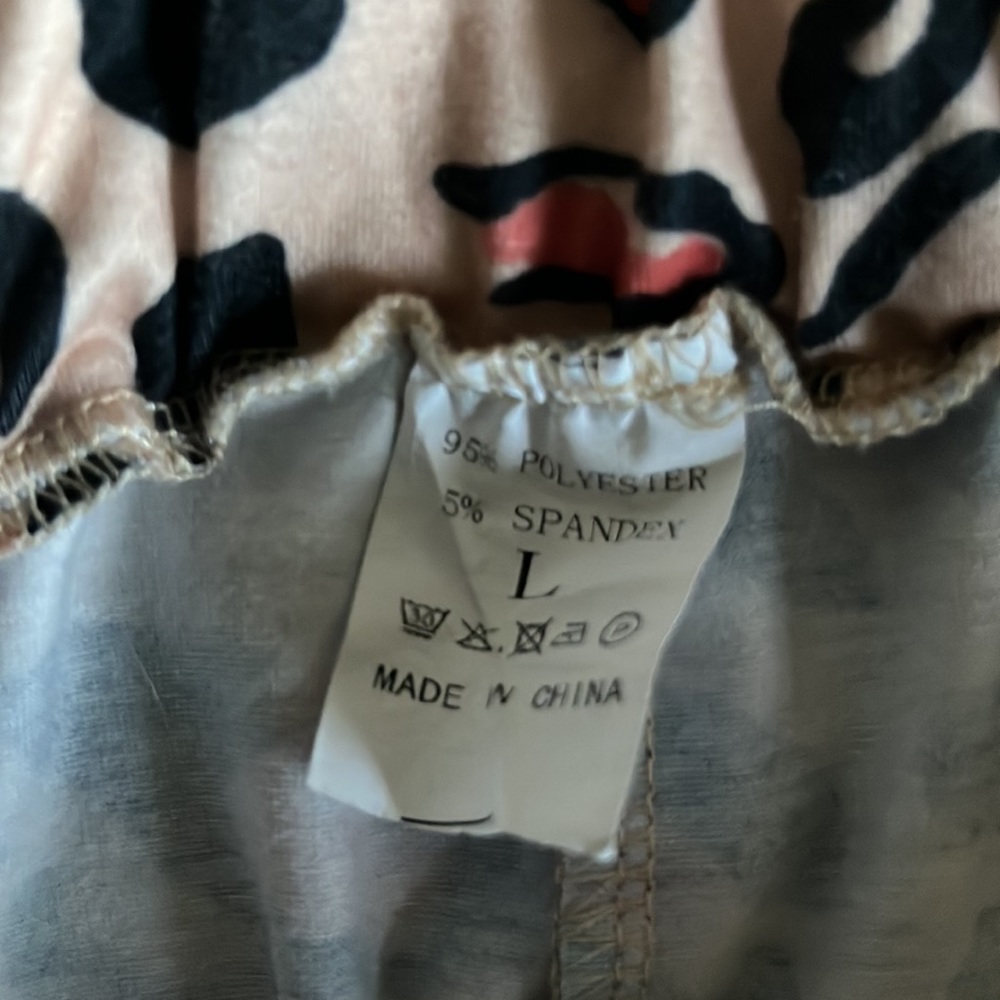 Pajama Set Size Large Like New - Picture 7 of 8